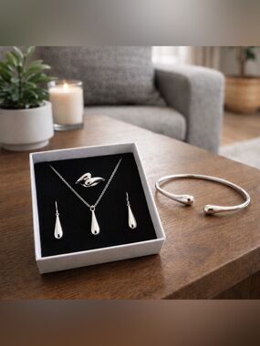Elegant Silver-Tone Jewelry Set – Minimal Teardrop Design